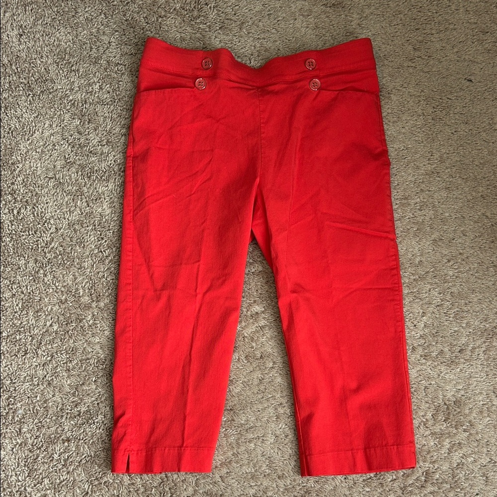 89th & Madison red capris with button embellishments, size M